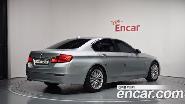 BMW 5-Series 2016 — photo 2