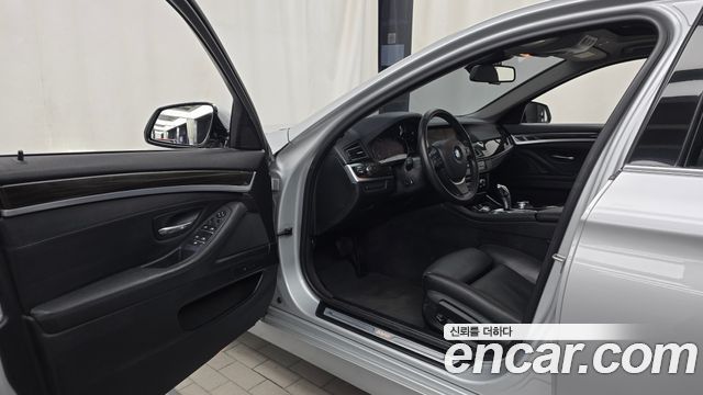 BMW 5-Series 2016 — photo 10