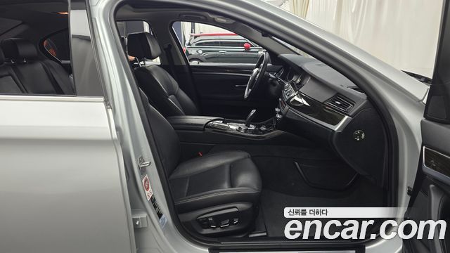 BMW 5-Series 2016 — photo 11