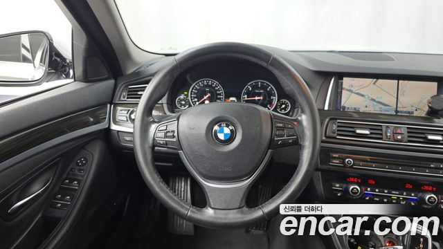 BMW 5-Series 2016 — photo 13