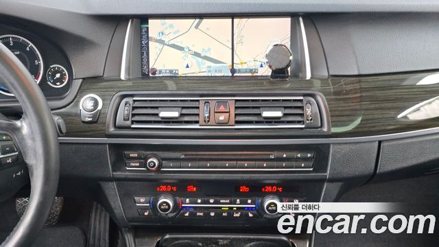 BMW 5-Series 2016 — photo 14