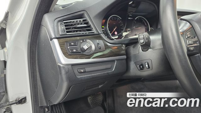 BMW 5-Series 2016 — photo 16