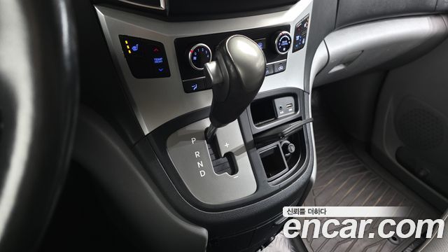 Hyundai Starex 2017 — photo 12