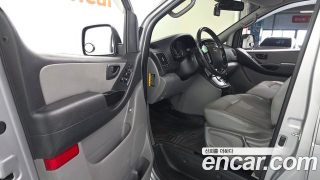 Hyundai Starex 2017 — photo 13