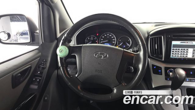 Hyundai Starex 2017 — photo 18