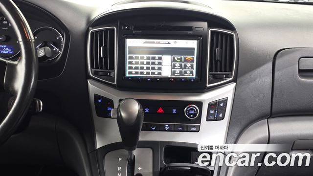 Hyundai Starex 2017 — photo 19