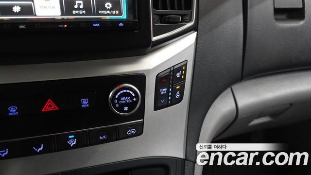 Hyundai Starex 2017 — photo 23