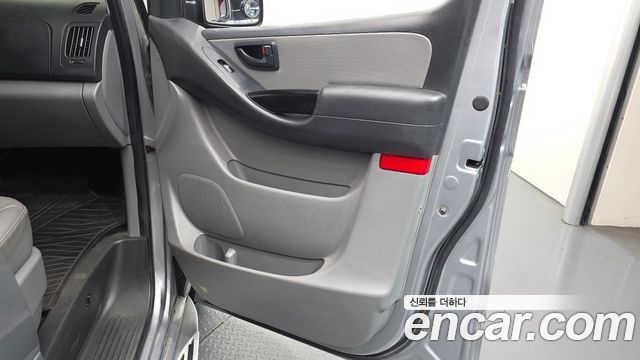 Hyundai Starex 2017 — photo 14