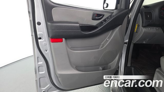 Hyundai Starex 2017 — photo 15