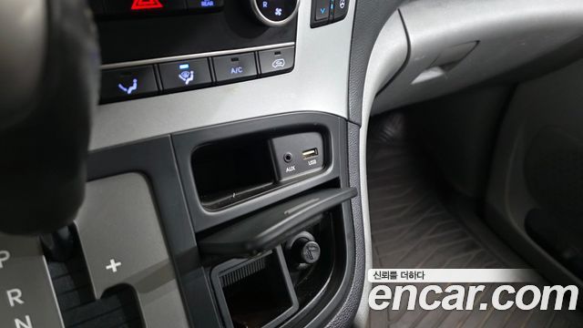 Hyundai Starex 2017 — photo 27