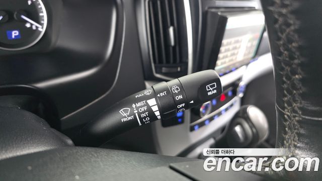 Hyundai Starex 2017 — photo 28