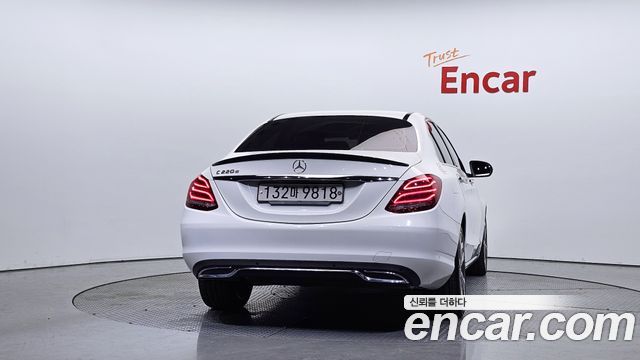 Mercedes-Benz C-Class 2018 — photo 4
