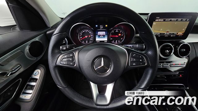 Mercedes-Benz C-Class 2018 — photo 11