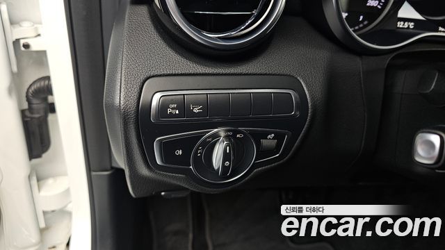 Mercedes-Benz C-Class 2018 — photo 15