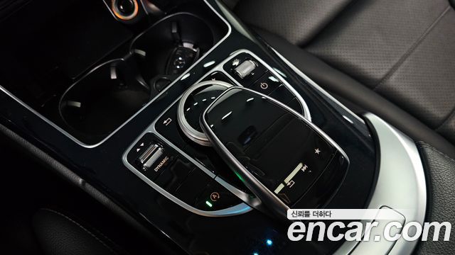 Mercedes-Benz C-Class 2018 — photo 16