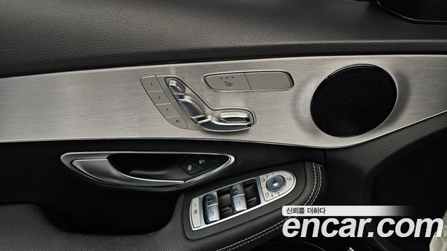 Mercedes-Benz C-Class 2018 — photo 17