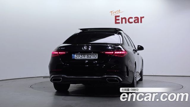Mercedes-Benz C-Class 2023 — photo 4