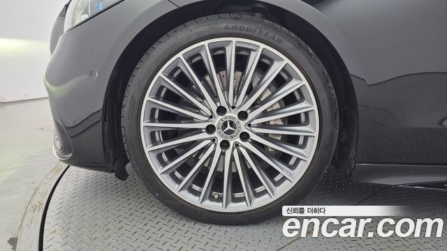 Mercedes-Benz C-Class 2023 — photo 5