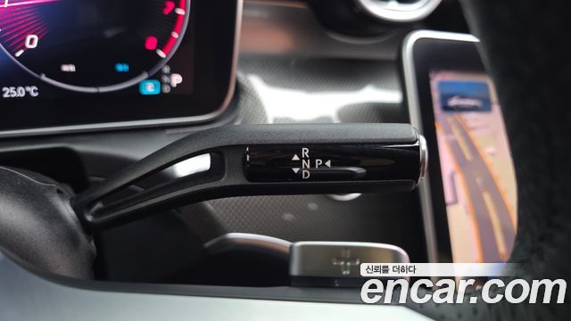 Mercedes-Benz C-Class 2023 — photo 12