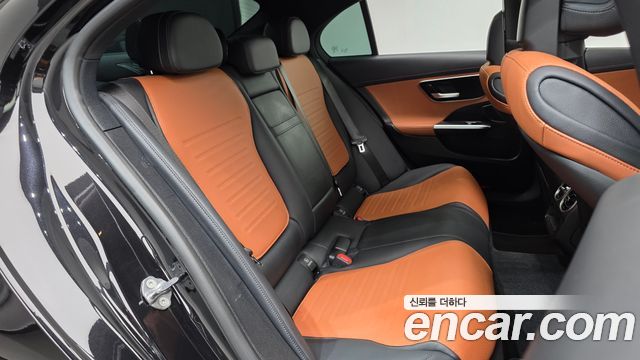 Mercedes-Benz C-Class 2023 — photo 17