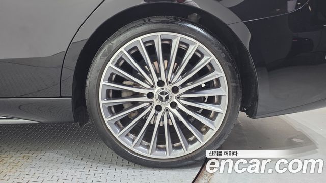 Mercedes-Benz C-Class 2023 — photo 7