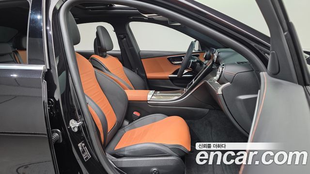 Mercedes-Benz C-Class 2023 — photo 16