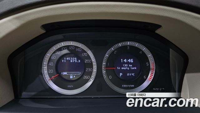 Volvo XC70 2011 — photo 8
