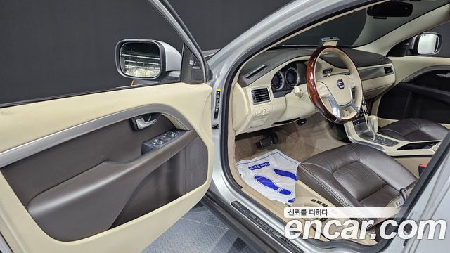 Volvo XC70 2011 — photo 10