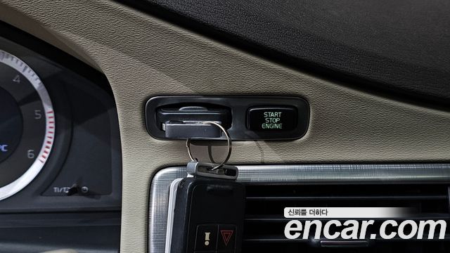 Volvo XC70 2011 — photo 16