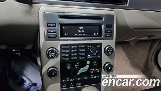 Volvo XC70 2011 — photo 19
