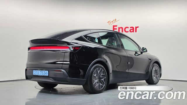 Tesla Model Y 2026 — photo 2