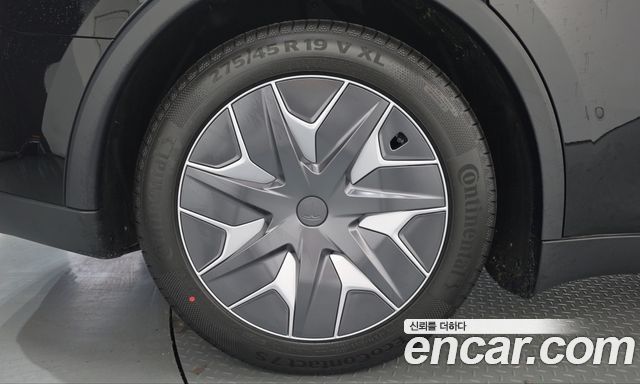 Tesla Model Y 2026 — photo 5