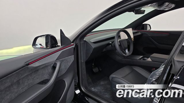 Tesla Model Y 2026 — photo 13