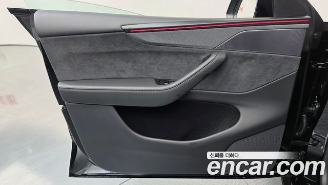 Tesla Model Y 2026 — photo 14