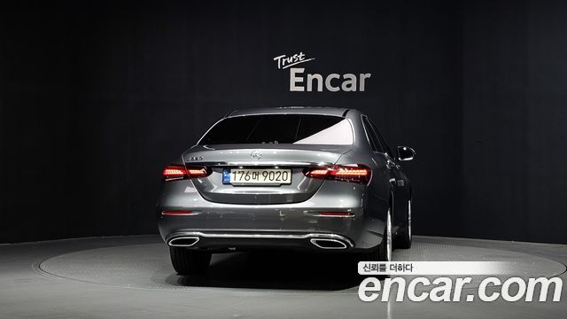 Mercedes-Benz E-Class 2022 — photo 4