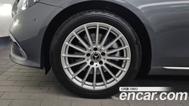 Mercedes-Benz E-Class 2022 — photo 5