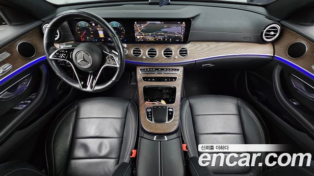 Mercedes-Benz E-Class 2022 — photo 10