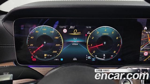 Mercedes-Benz E-Class 2022 — photo 11