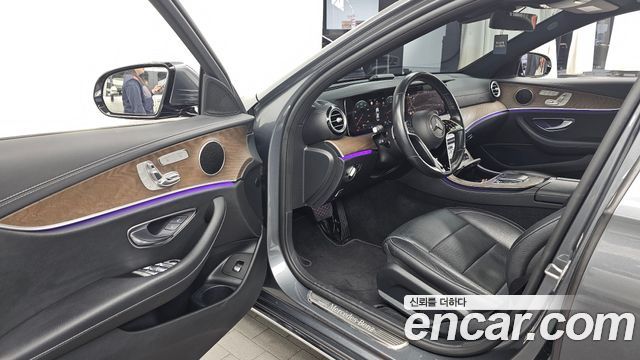 Mercedes-Benz E-Class 2022 — photo 13