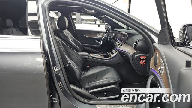 Mercedes-Benz E-Class 2022 — photo 17