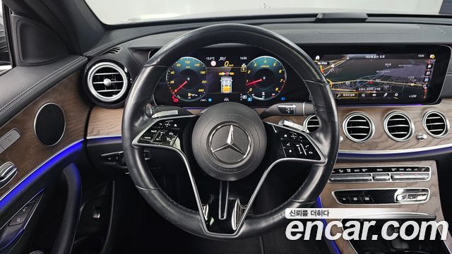Mercedes-Benz E-Class 2022 — photo 19