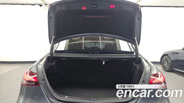 Mercedes-Benz E-Class 2022 — photo 26