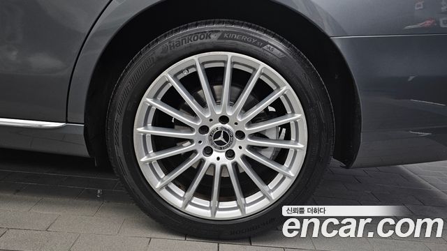 Mercedes-Benz E-Class 2022 — photo 7