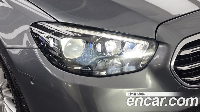 Mercedes-Benz E-Class 2022 — photo 8