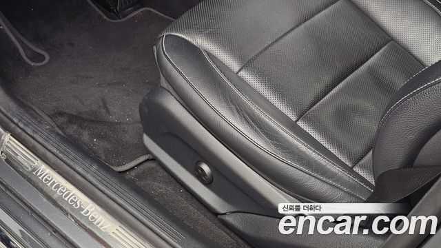 Mercedes-Benz E-Class 2022 — photo 30