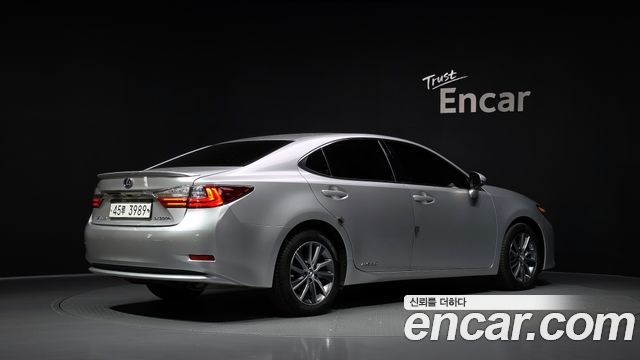Lexus ES 2017 — photo 2