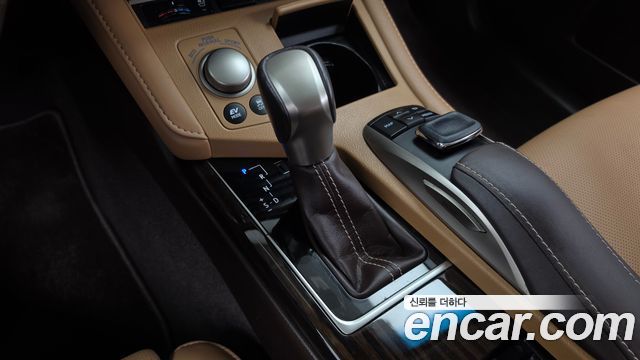 Lexus ES 2017 — photo 9