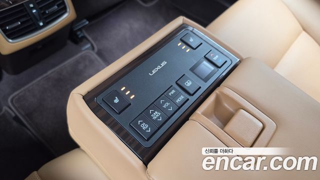Lexus ES 2017 — photo 19
