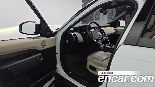 Land Rover Discovery 2017 — photo 13