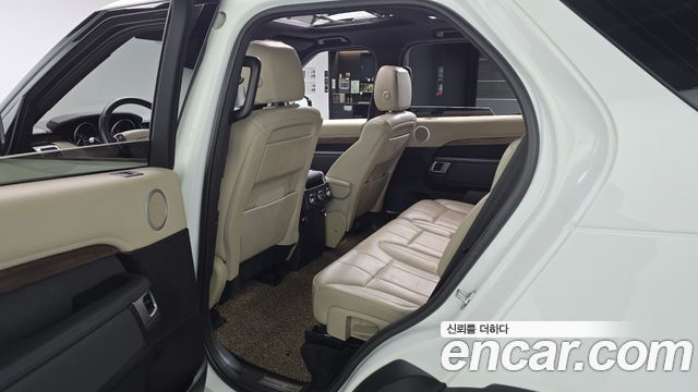Land Rover Discovery 2017 — photo 17